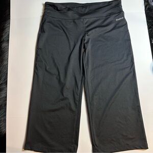 Reebok knee length short pants size large